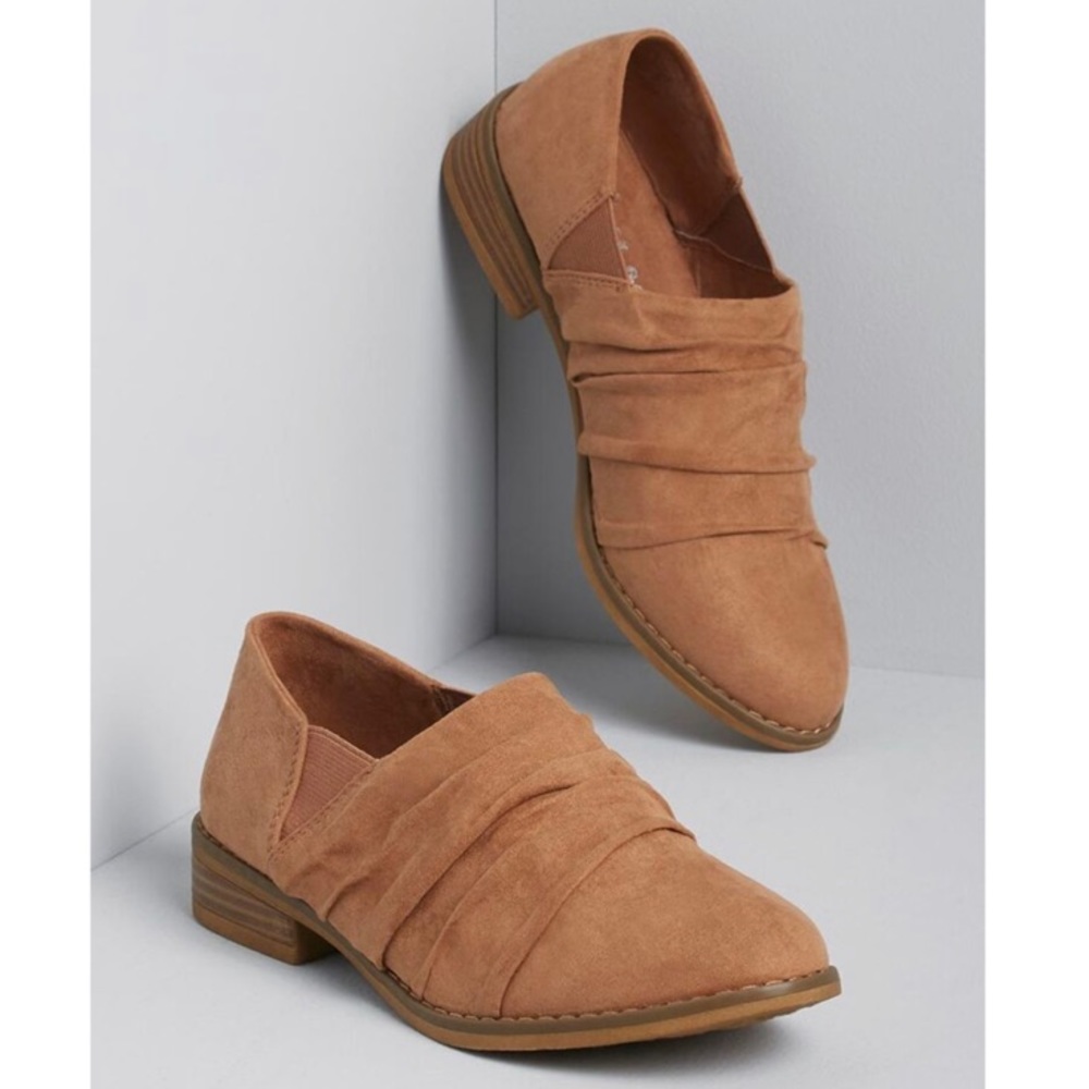 NIB Tan Ruched Top Boyfriend Loafers - Picture 1 of 4